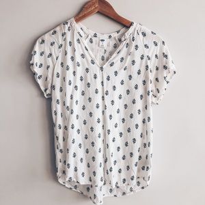 old navy | flowy vneck blouse